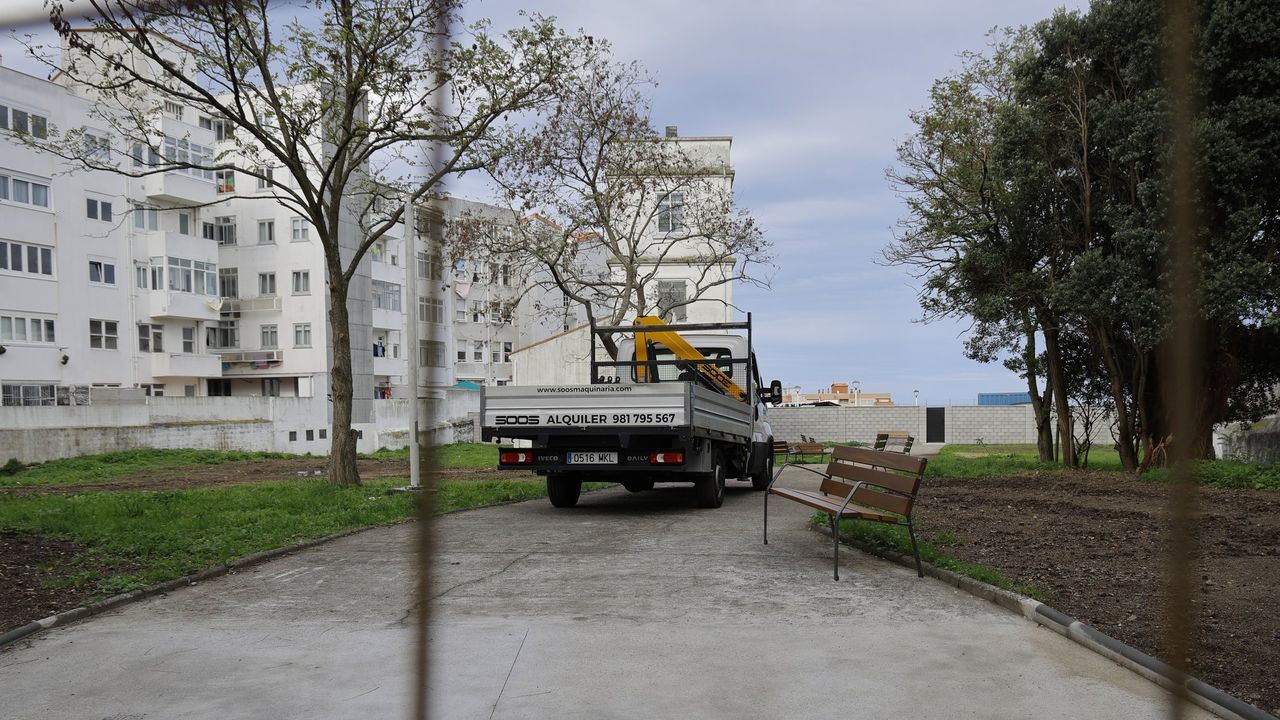 Los vecinos del Agra exigen al Ayuntamiento de A Coruña un nuevo expediente para garantizar el parque público