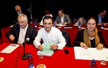 C�sar Mosquera, Raimundo Gonz�lez y Anxos Riveiro (BNG), antes de la suspensi�n del pleno.
