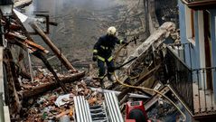 Dos edificios derrumbados por el fuego