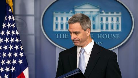 Ken Cuccinelli, director del Servicio de Ciudadan�a e Inmigraci�n de Estados Unidos, anunci� las nuevas normas
