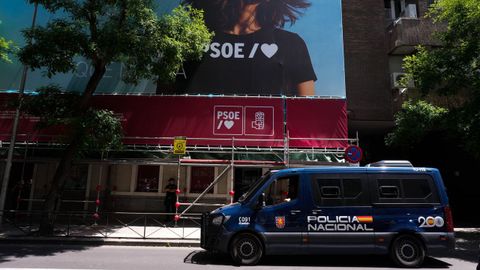 Imagen de la sede socialista de Ferraz durante el 'registro' de la UCO el pasado 27 de mayo.