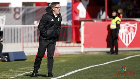 Anquela Real Oviedo Sevilla Atletico.Anquela da ordenes durante el partido frente al Sevilla Atletico