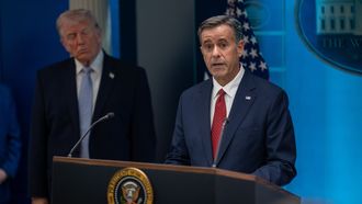 El director de la CIA, John Ratcliffe, interviene en presencia de Donald Trump, el pasado abril en Washington