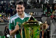 Dani Abalo posando en Razgrad con la copa de campen de Liga del Ludogorest.