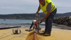 Portos repara la rampa de bajada del puerto de Laxe 