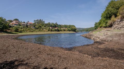 Estado del embalse de Eiras, en Fornelos de Montes, que abastece de agua a Vigo a y otros nueve ayuntamientos de su �rea