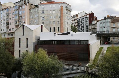 La Molinera, cerrada a cal y canto, pese a estar ya finalizados los trabajos de construcción.