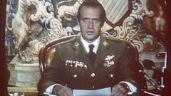 El rey em�rito, Juan Carlos I, durante el mensaje emitido la noche del 23F en contra del golpe de Estado.