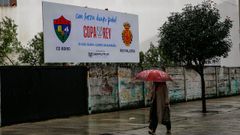 Un cartel ubicado en la calle peatonal recuerda a los vecinos el partido de Copa.