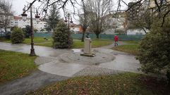 La fuente estar donde ahora se levanta el busto del fundador del colegio del Cardenal