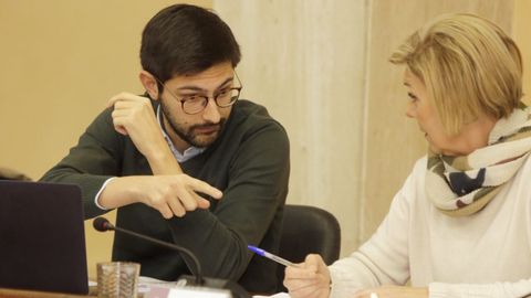 El concejal y diputado del PP Juan Andrés Bayón, con la portavoz municipal en Vilagarcía, Ana Granja