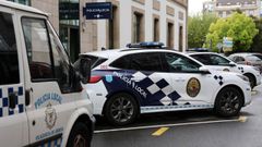 Coche patrulla de la Polic�a Local ante la comisar�a del cuerpo municipal.