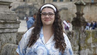 Ux�a Rivas, joven compostelana que padece escoliosis