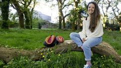 Beatriz Vial con los coojines que utiliza en sus talleres, fabricados por la educadora social Diana Rubio y una cooperativa andina (Desmontando a la Pili).