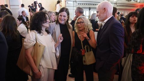 Las periodistas María Cedrón y Maruxa Afonso, del portal Somos Agro; Espe Abuín, del portal Somos Mar, junto al presidente de La Voz de Galicia, Lois Blanco.