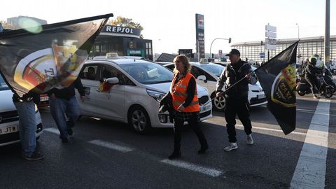 Espa�a entera amanece sin taxis en las calles por un paro de 24 horas convocado por las asociaciones del gremio. 