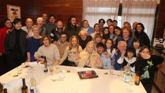 Margarita Escuredo no centro da imaxe, rodeada da s�a familia.