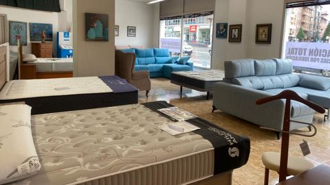 En esta tienda de Oviedo comercializan muebles, sofás y productos de descanso