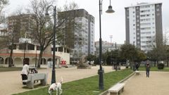 Farolas en el barrio pontevedr�s de Campolongo, que ser�n sustuidas 