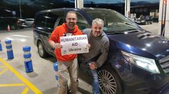 Alfonso P�rez Caneiro y Ram�n Casta�o, la noche del martes en una gasolinera en Hernani