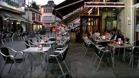 Las terrazas se han incrementado en el centro de Carballo.