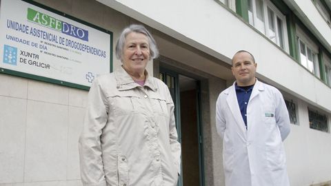 En la imagen, Sari Alabau y Gerardo Soto, de Asfredo, a las puertas de la entidad