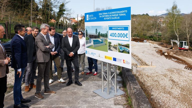 Alfonso Rueda particip� en la presentaci�n de las actuaciones en el parque termal de Ponte Caldelas