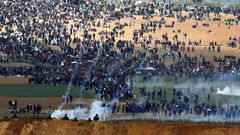 Soldados israelies dispersan con gases lacrim�genos una protesta en la frontera con Gaza