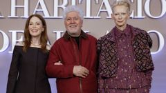 Julianne Moore, Pedro Almodvar y Tilda Swinton, durante la promocin de La habitacin de al lado