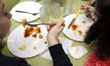 La iniciativa de Ravella queire evitar el fantasma de la malnutrici�n infantil el verano. 