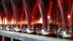 Imagen de botellas de espumoso valdeorr�s en una de las bodegas de esa denominaci�n de origen 