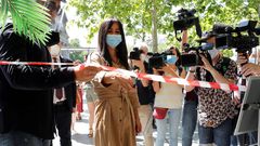 La vicealcaldesa de Madrid, Bego�a Villac�s, cort� una cinta para inaugurar el nuevo ocio en la capital