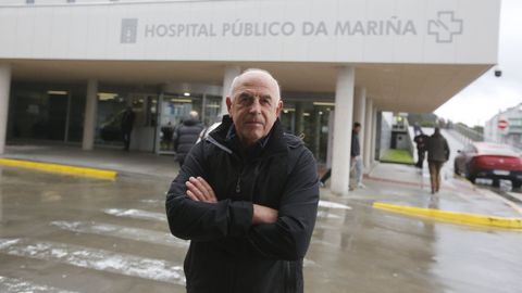 Vicente Vzquez Lozano, este martes ante el Hospital Pblico da Maria, en Burela