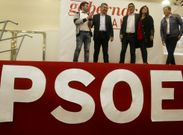 Besteiro y Patxi L�pez apadrinaron ayer en Cambados la candidatura de F�tima Abal. 