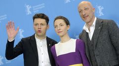 Oliver Hirschbiegel con los actores Christian Friedel y Katharina Schuettler