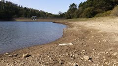 Embalse de Zamns con bajo nivel de agua