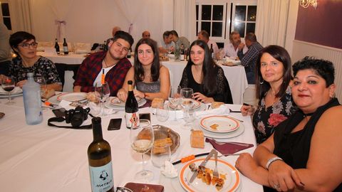 CENA JUBILACION DE ANTONIO TUBIO PI?EIRO JEFE DE LA POLICIA LOCAL DE RIANXO, MANEIRO, DESPUES DE 37 A?OS AL FRENTE EN EL PUESTO DE RIANXO