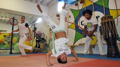 El ni�o multitransplantado Alex Dasilva practica capoeira