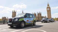Taxi de Londres con la campa�a publicitaria de Asturias