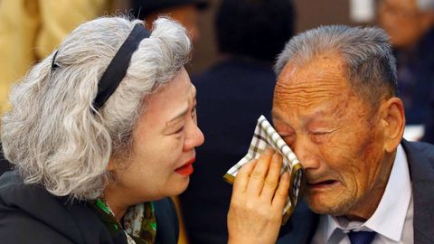En 2015 cientos de familias separadas desde la Guerra de Corea de 1950-53 pudieron reencontrarse cara a cara durante unos d�as 