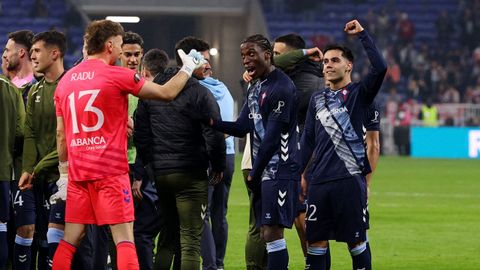 Los futbolistas del Celta, plet�ricos, tras eliminar el Lyon de la Europa League.