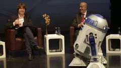 Charla de Vicente del Bosque en el Centro C�vico de Arteixo, donde se colocar� el sistema de c�maras con inteligencia artificial