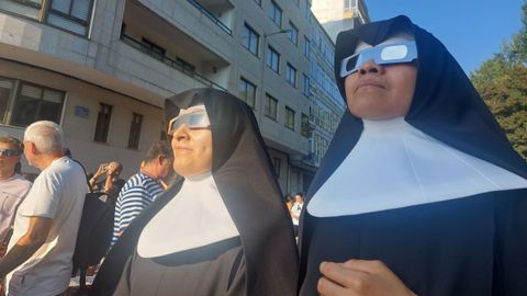 Unas monjas peruanas disfrutaron del espect�culo en el parque Rosal�a de Castro