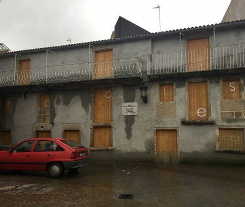 <span lang= es-es >Propiedad p�blica</span>. Situadas en la medieval plaza de As Coles, las dos viviendas las adquiri� hace a�os la Xunta para su rehabilitaci�n.