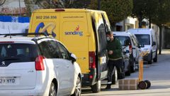 Furgonetas de reparto en el casco viejo