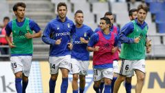 Lista de convocados ante el Reus.Los jugadores del Oviedo calientan antes del partido ante el Almera