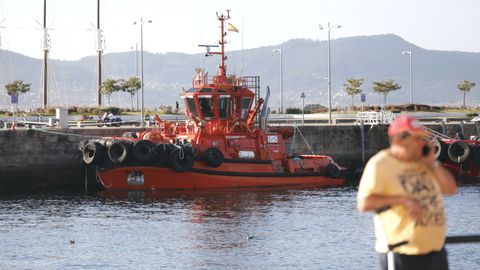 Buques remolcadores de la firma Remolcanosa amarrados ayer en el puerto de Vigo