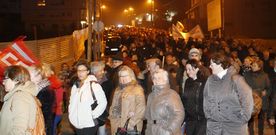 La manifestaci�n parti� ayer, pasadas las ocho de la tarde, desde el hospital hasta la Praza do Concello de Burela. 