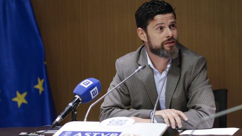El director de la Sociedad de Promocin Exterior del Principado de Asturias, Bruno Lpez Vizcn, durante la comparecencia a los medios de comunicacin en la que hizo un balance de las exportaciones de las empressas radicadas en la regin