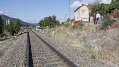 V�a del tren a su paso por Vilanova de Canedo, en Ourense.